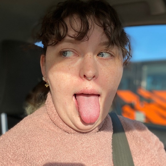 Meet your Posher, Cassidy - Picture 1 of 1